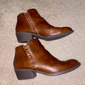 Brown fall/winter booties